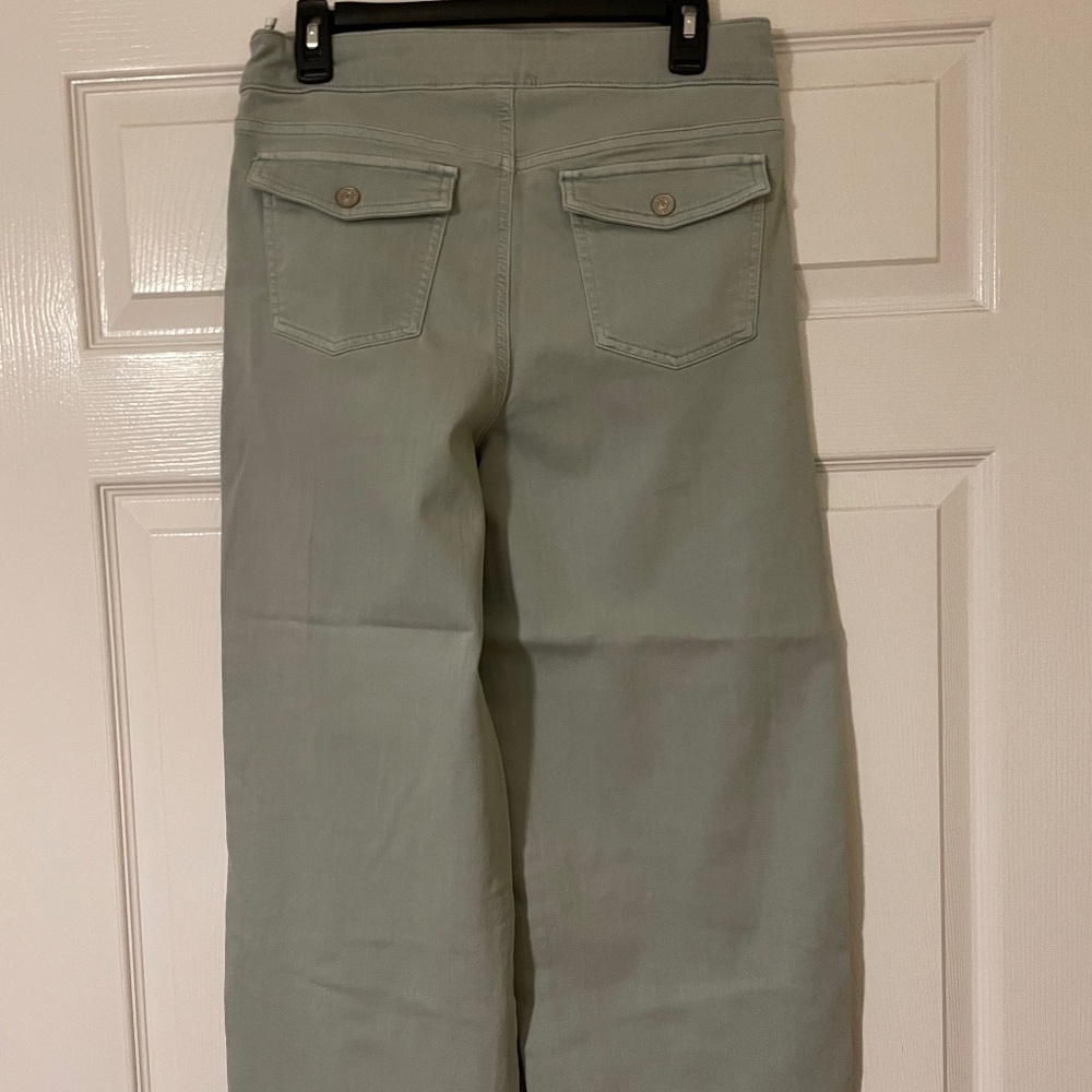 Brand new chicos wide leg pull on crop jeans